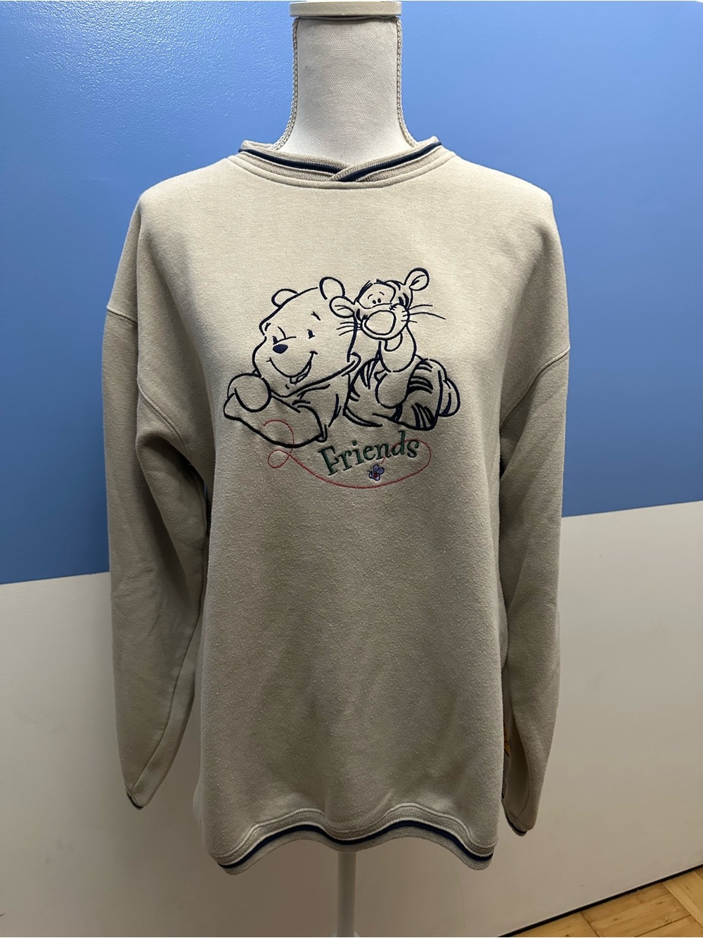 Disney Pooh / Vintage Beige crewneck Sweatshirt / 100 Acre Collection / Large